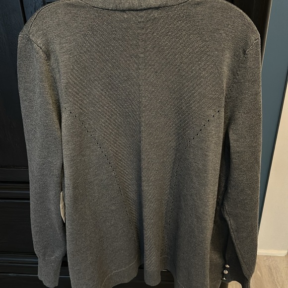 89th & Madison grey cardigan, size 1x NWT - Picture 4 of 5